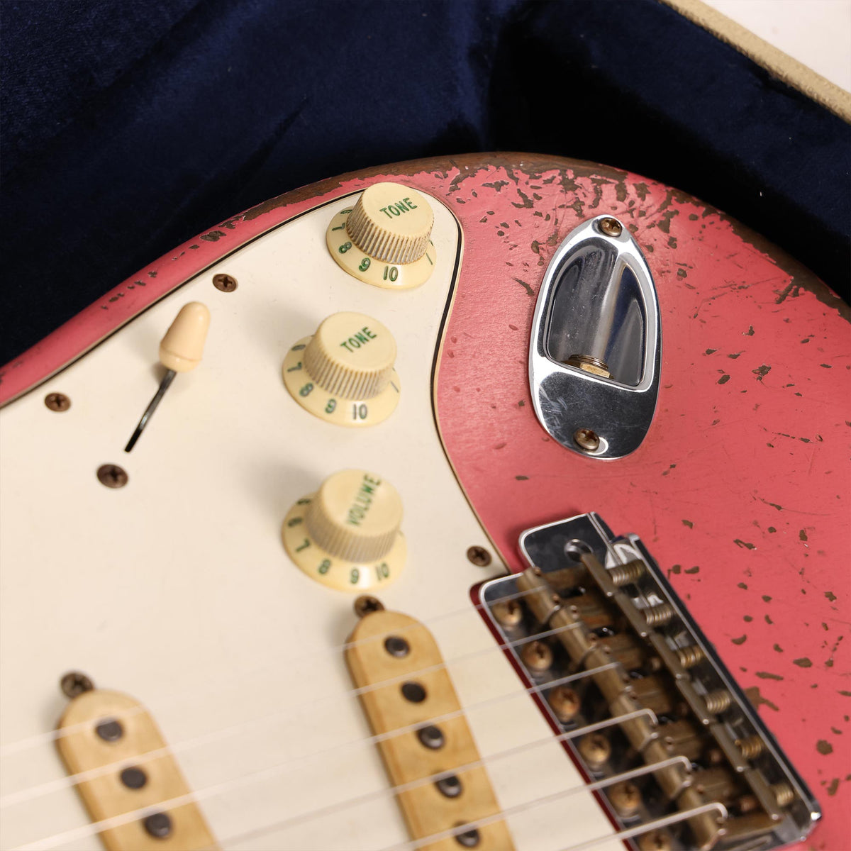 Fender Custom Shop 1962 Stratocaster Ultimate Relic Roasted Alder Stratocaster Masterbuilt Jason Smith Faded Coral Pink